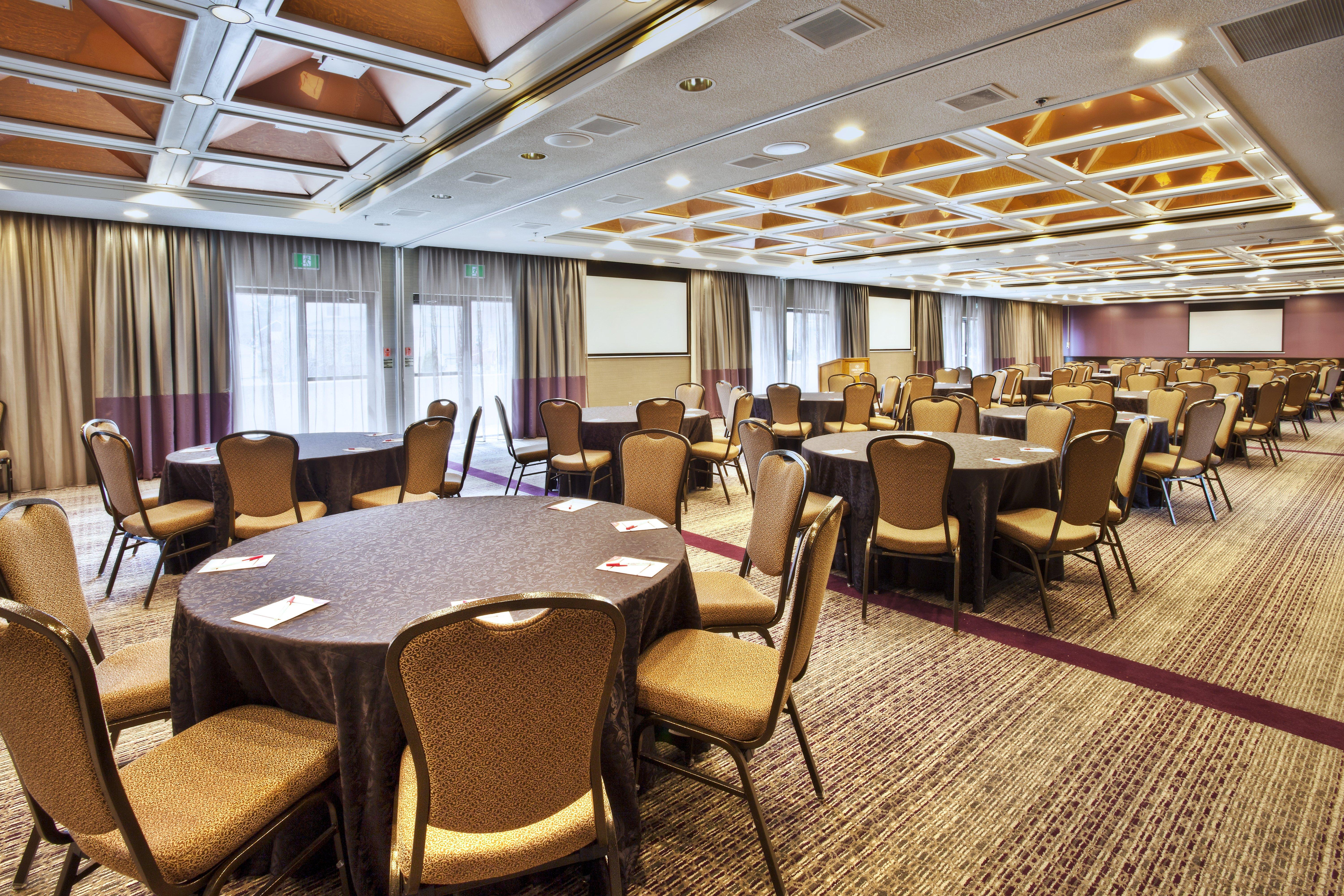 Hotel Crowne Plaza Kitchener-Waterloo By Ihg Esterno foto