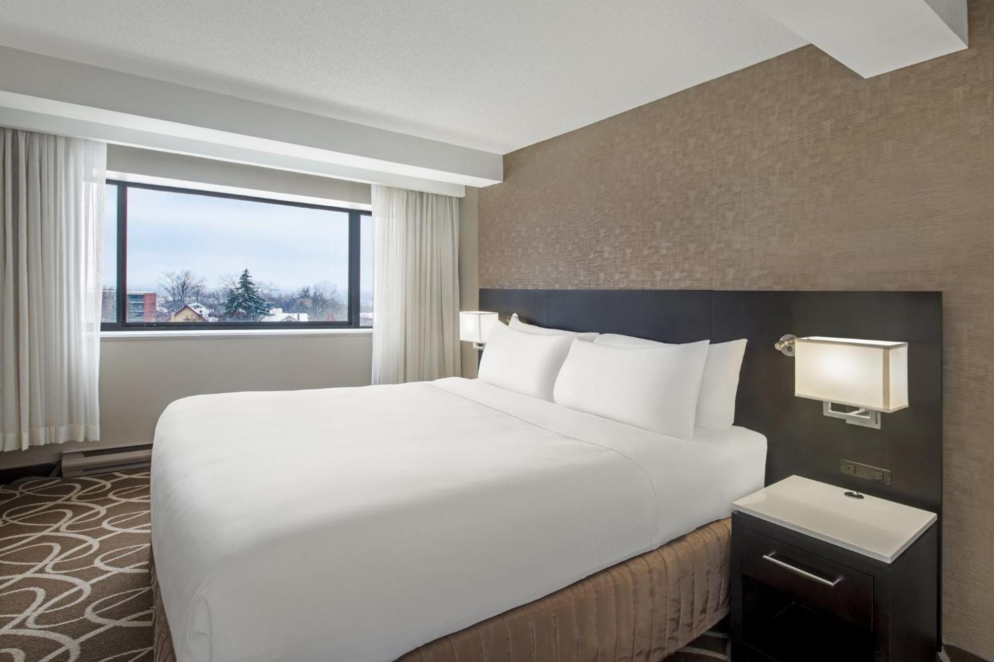 Crowne Plaza Kitchener-Waterloo, An Ihg Hotel Esterno foto