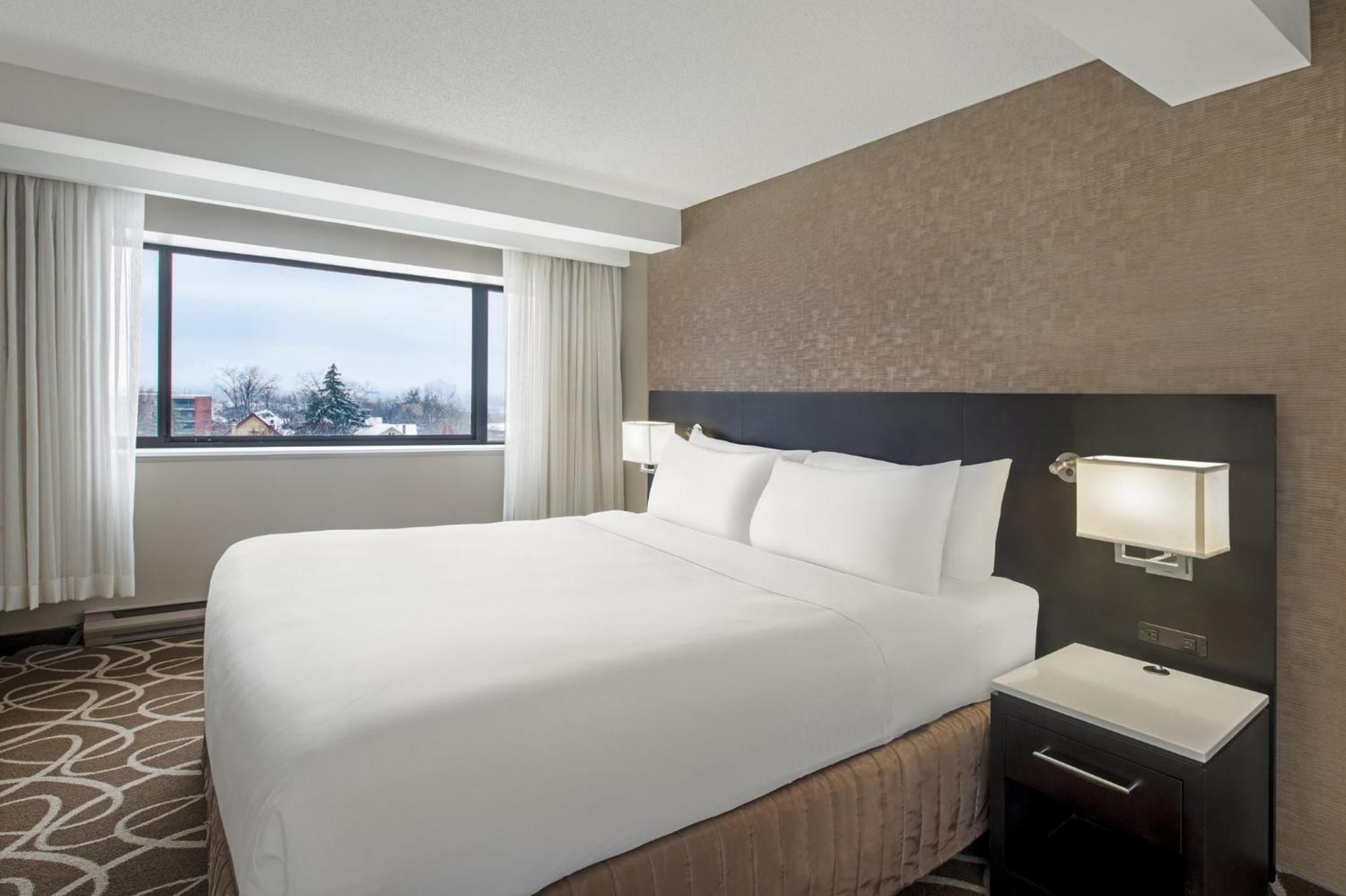 Hotel Crowne Plaza Kitchener-Waterloo By Ihg Esterno foto